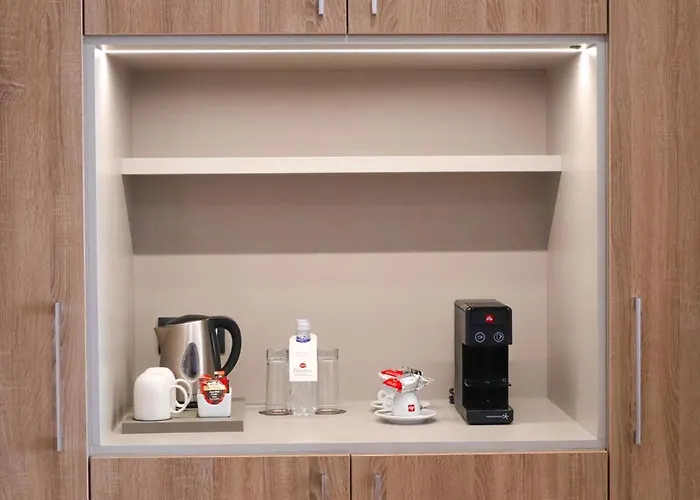 Ξενοδοχείο Western Premier Hills 4*