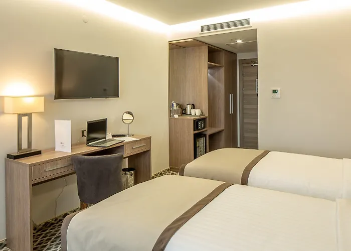 Ξενοδοχείο Western Premier Hills 4*