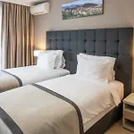 Western Premier Hills מלון 4*