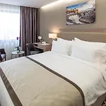 מלון Western Premier Hills 4*