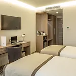 מלון Western Premier Hills 4*