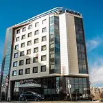 Western Premier Hills מלון 4*