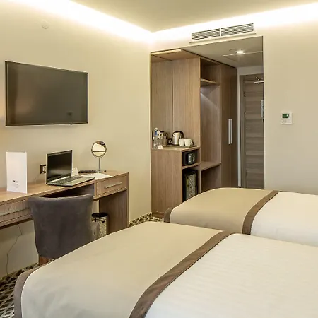 Ξενοδοχείο Western Premier Hills 4*