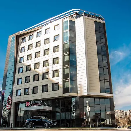 Western Premier Hills Hotell 4*