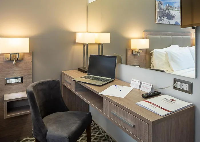 ホテル Western Premier Hills 4*