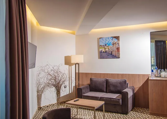 Western Premier Hills ホテル 4*