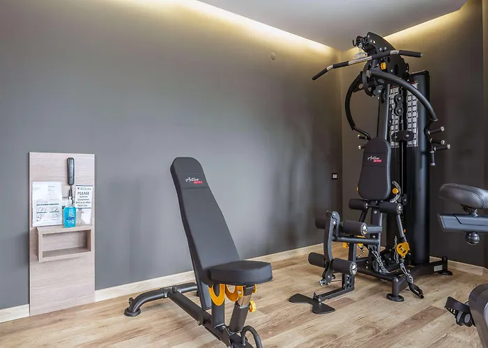 Western Premier Hills ホテル 4*