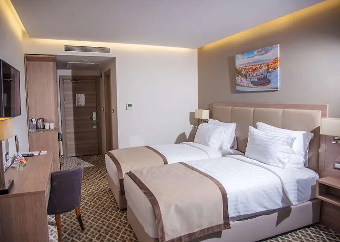 Western Premier Hills ホテル 4*