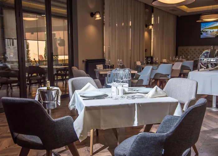 Western Premier Hills ホテル