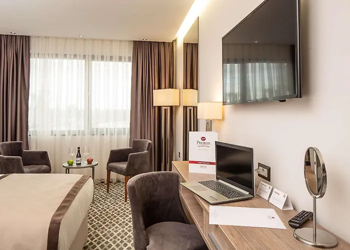 Western Premier Hills ホテル