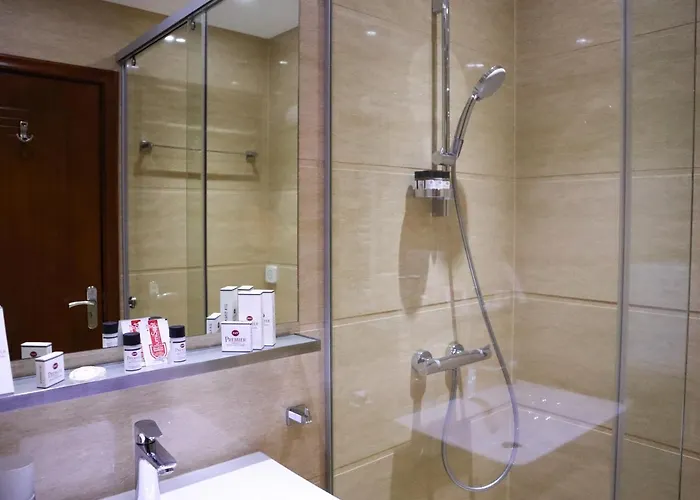 Western Premier Hills ホテル