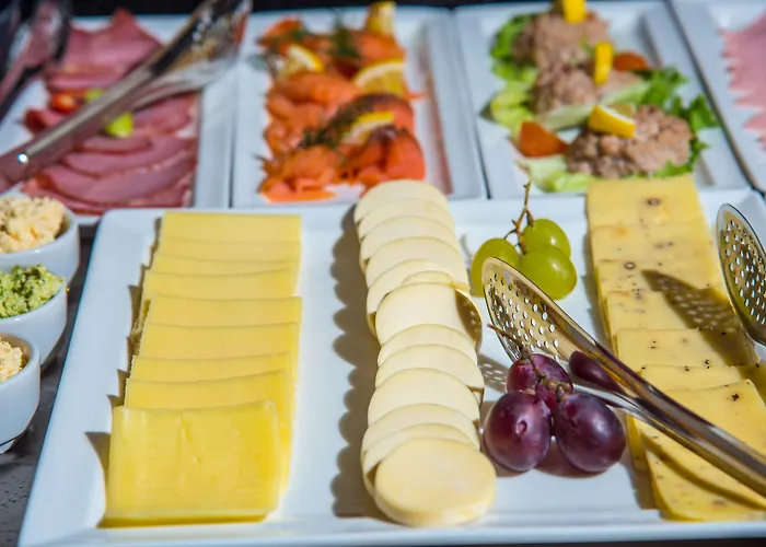 Western Premier Hills ホテル